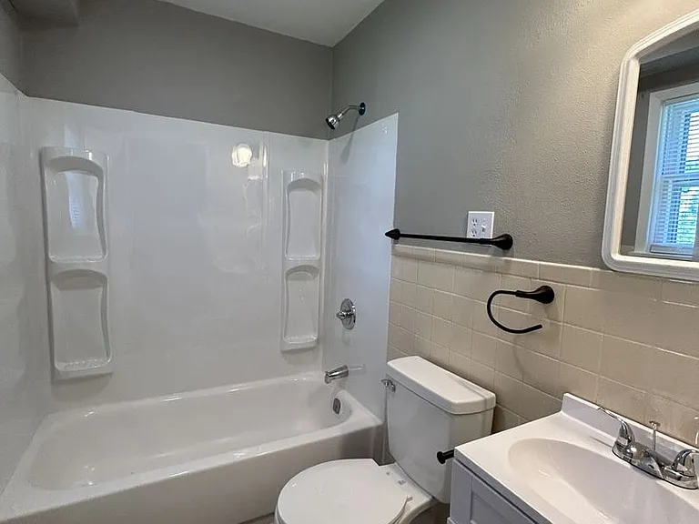 2379 Locust Rd — Photo 5