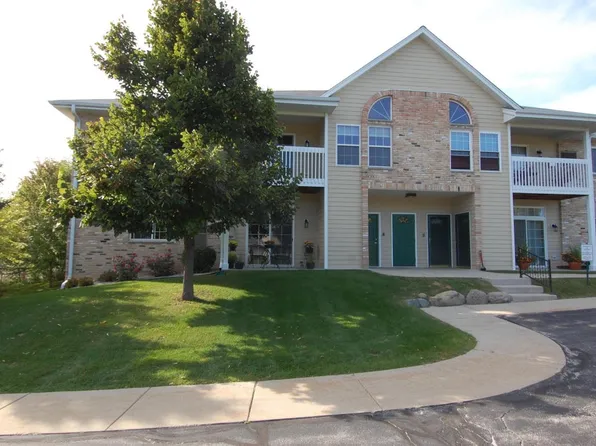 1441 Garay Ln, Port Washington, WI 53074