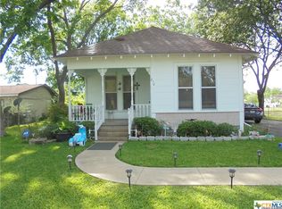 810 Edgar St #810, Yoakum, TX 77995