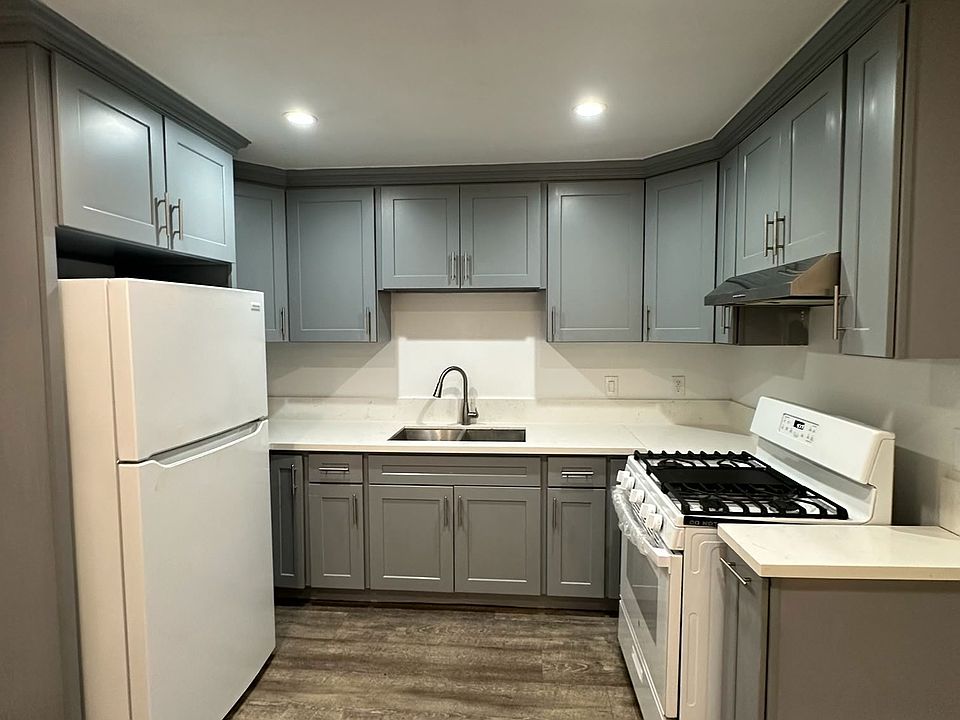1st image of 428 S Grand View St APT 307