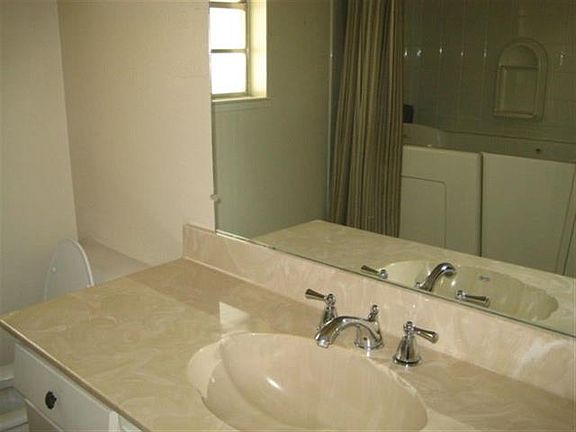 4th image of 145 Lakeview Dr