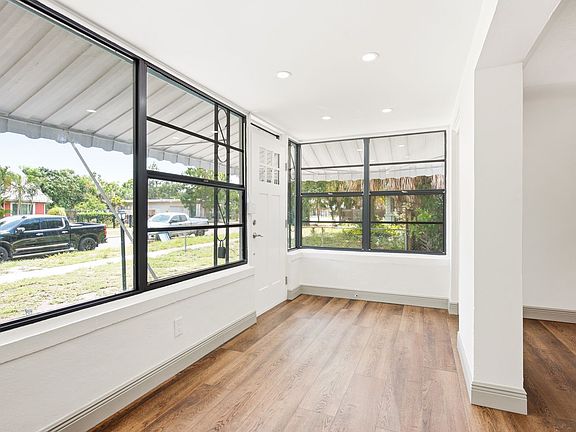 4th image of 517 41st Ave S