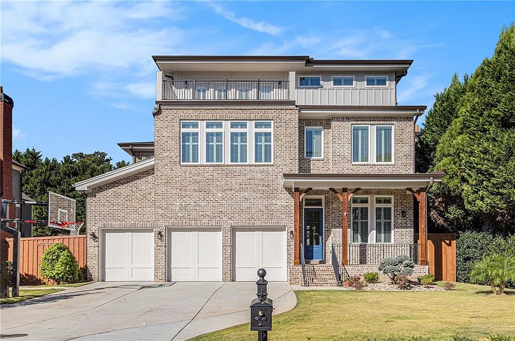 8 bed, 7.0 bath, 6700 sqft, $11,500 — Photo 1