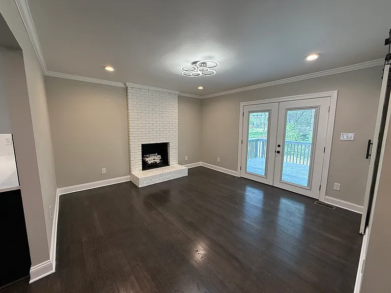 215 Walnut St — Photo 9