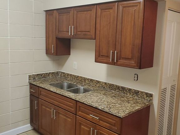 5th image of 37 Teresa Ct