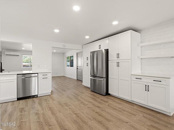2nd image of 7575 E Persimmon Dr