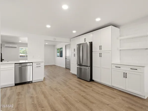 7575 E Persimmon Dr, Tucson, AZ 85730