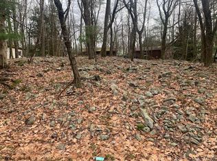 Forest Dr, Lake Harmony, PA 18624