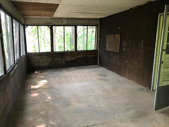 5th image of 1355 Hogan St