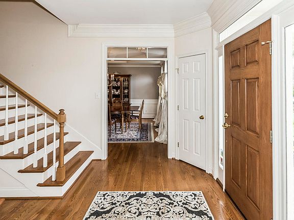 3rd image of 904 Blackstone Dr