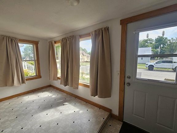3rd image of 304 N MAPLE AVENUE
