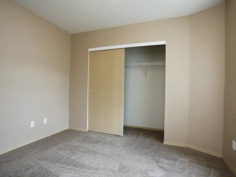 Gateway Village Apartments — Photo 67