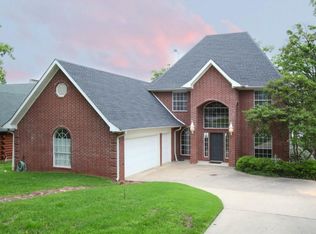1215 Kiowa Dr W, Lake Kiowa, TX 76240