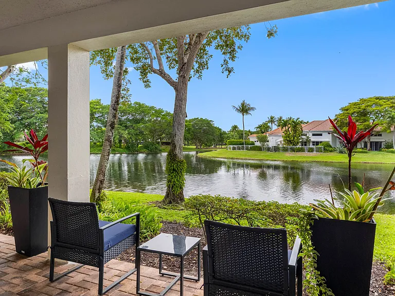 Mizner Court — Photo 14
