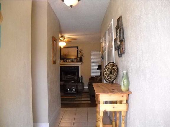 3rd image of 910 McDaniel Dr