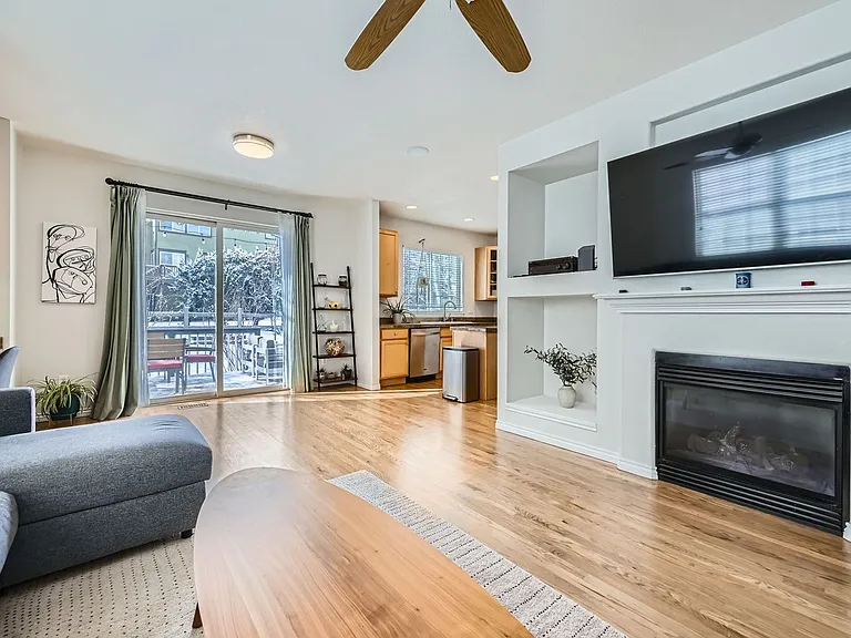 2524 Lexington St — Photo 12