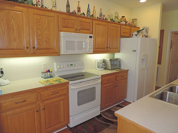 3rd image of 9 Glenbrook Ln