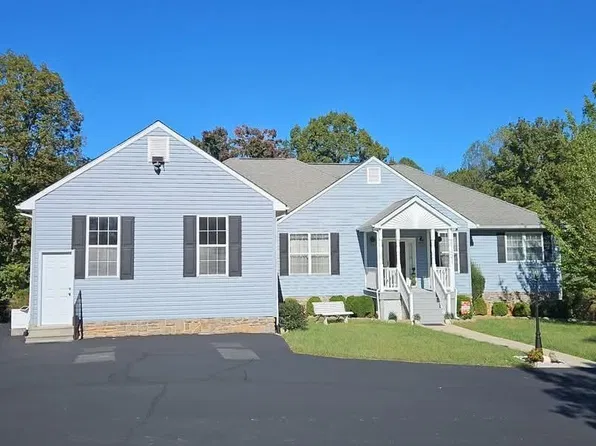102 Happy Valley Rd, Keswick, VA 22947