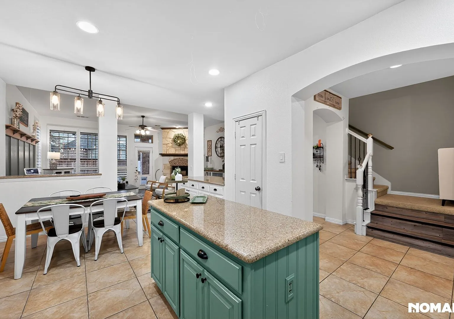Spacious 4BR House in Lantana — Photo 2