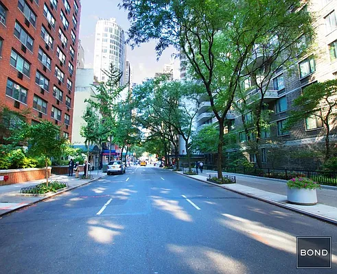 Rented by Bond New York | media 19