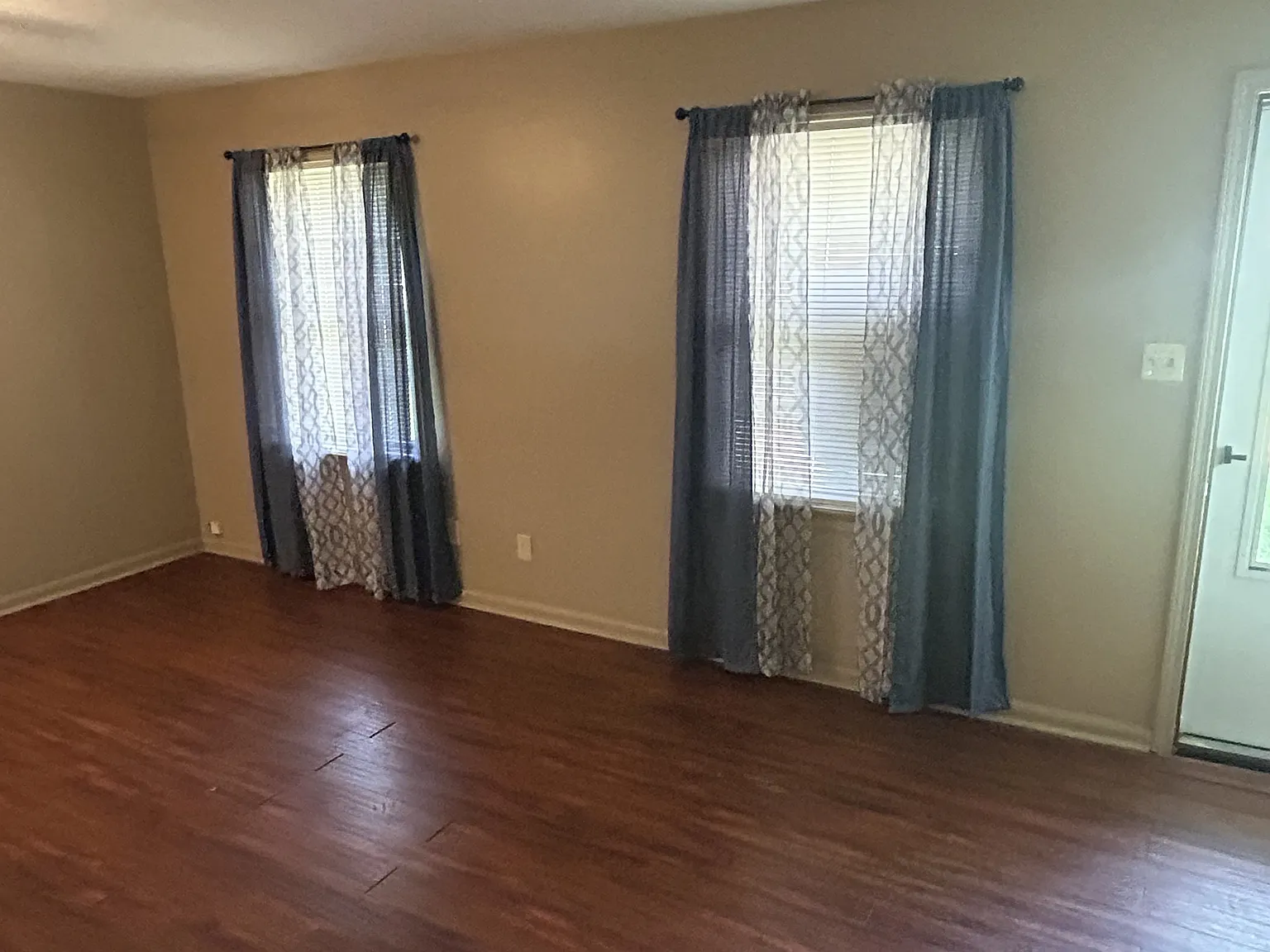 3 bed, 975 sqft, $1,000 — Photo 3