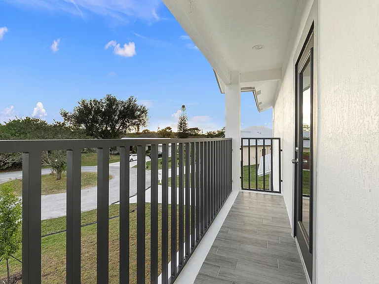1351 SW Don Ct — Photo 27