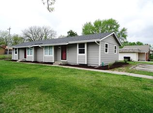 2733 SW Arrowhead Rd, Topeka, KS 66614