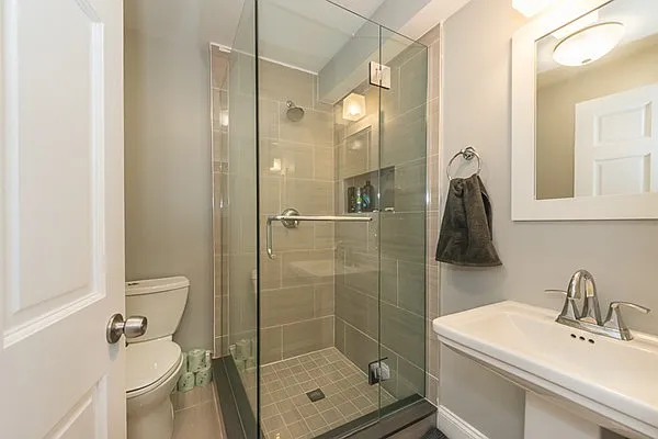 6 bed, 2000 sqft, $8,400 — Photo 4