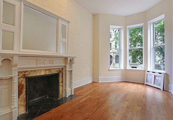 3rd image of 42 W 76th St APT 1B