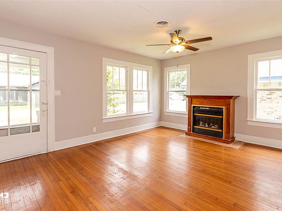 4th image of 704 N 15th St
