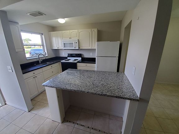3rd image of 2984 SE Bonita St