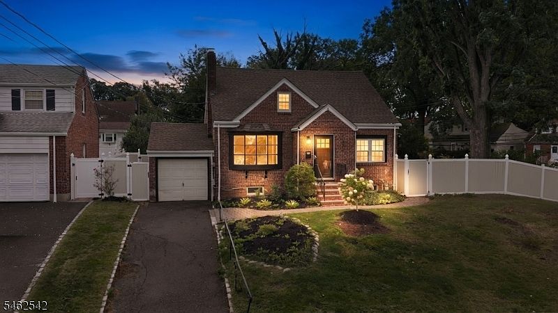1st image of 303 Huntington Rd