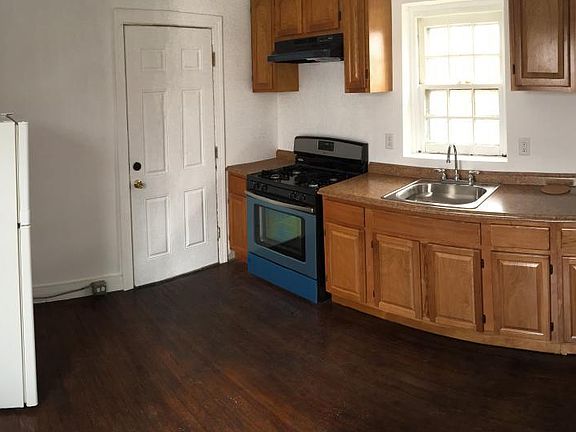 2nd image of 247 Church St APT 3