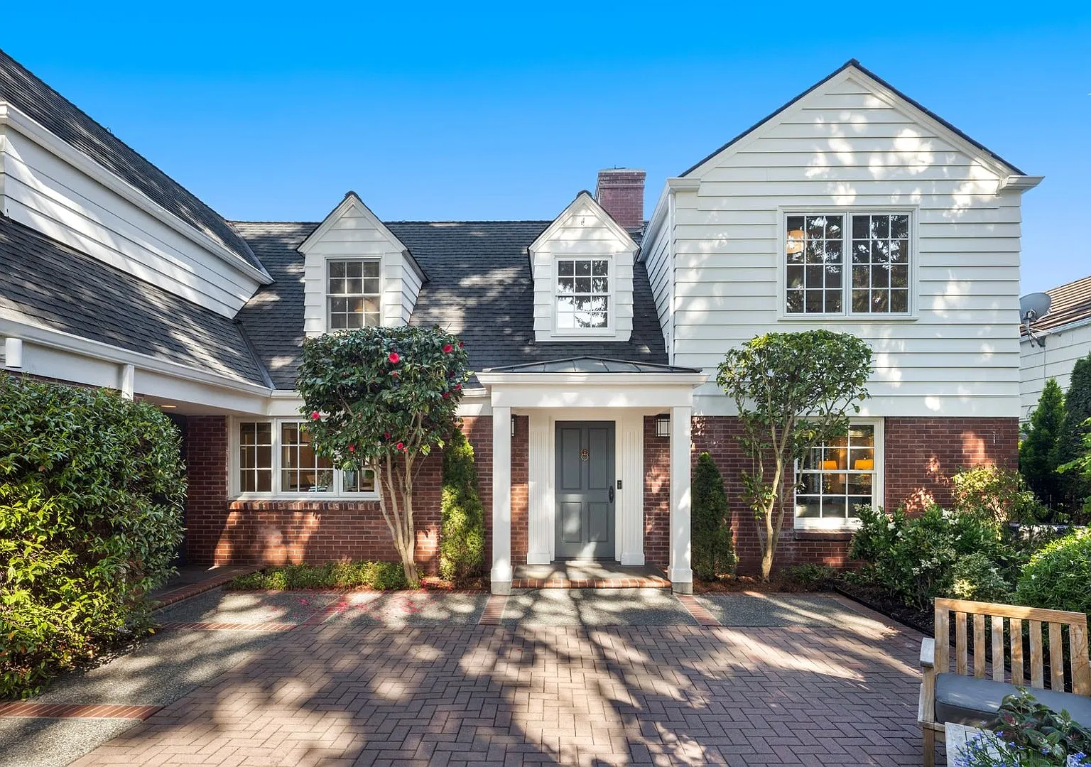 Luxury 4 BD / 3.5 BA House in View Ridge! — Photo 1