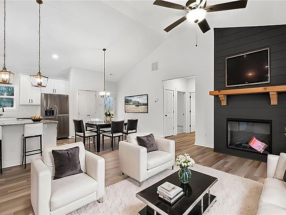 4th image of 1021 Drummond Rd