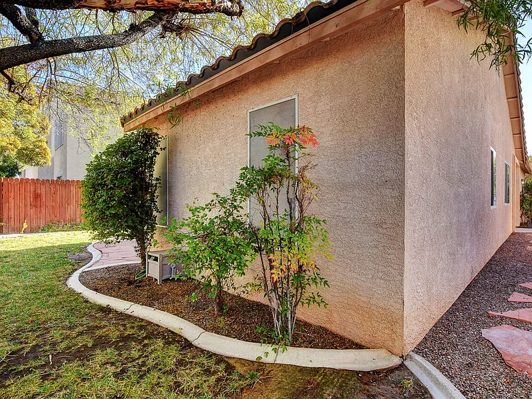 7616 Vista Hills Dr — Photo 4