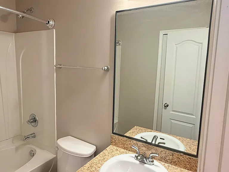 2755 Hollybrook Ln — Photo 27