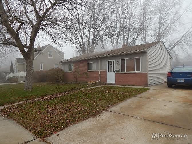 1st image of 17897 Grove St