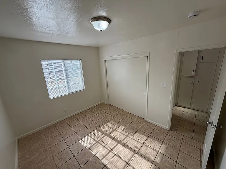 311 E McElhany Ave — Photo 3