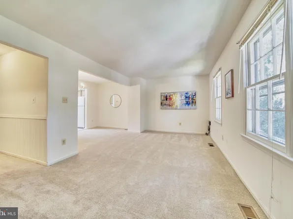 4936 McFarland Dr, Fairfax, VA 22032