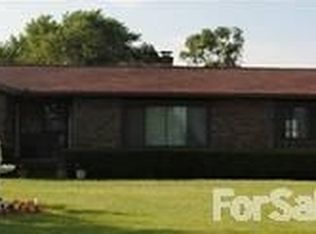9384 E William St, Argenta, IL 62501