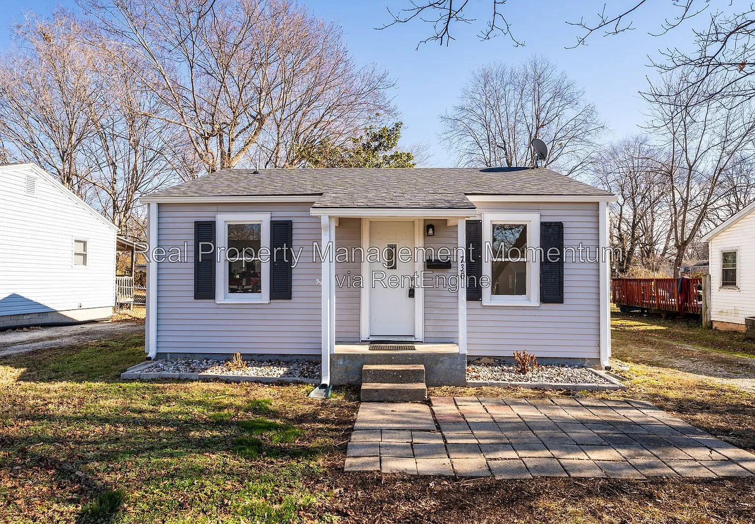 3 bed, 1.0 bath, 904 sqft, $1,095 — Photo 1