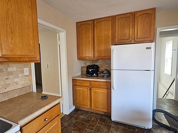 5th image of 606 Haines Ave