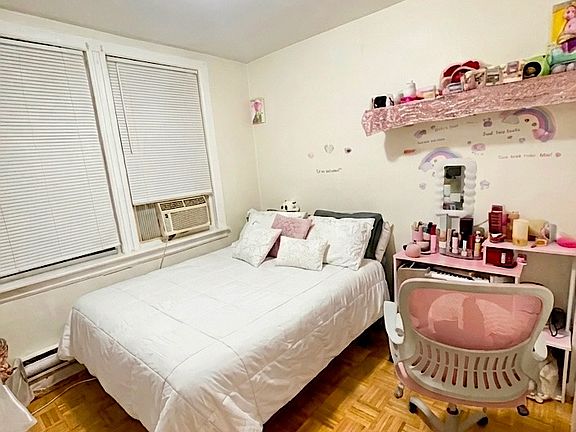 5th image of 286 N Main St APT 2