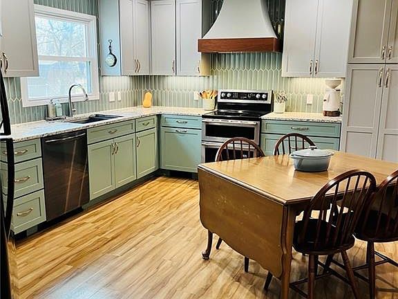 2nd image of 734 N Leonard St