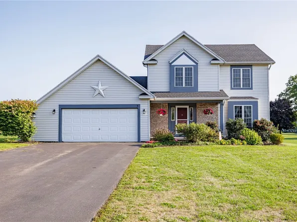 3 Burwell Dr, Macedon, NY 14502