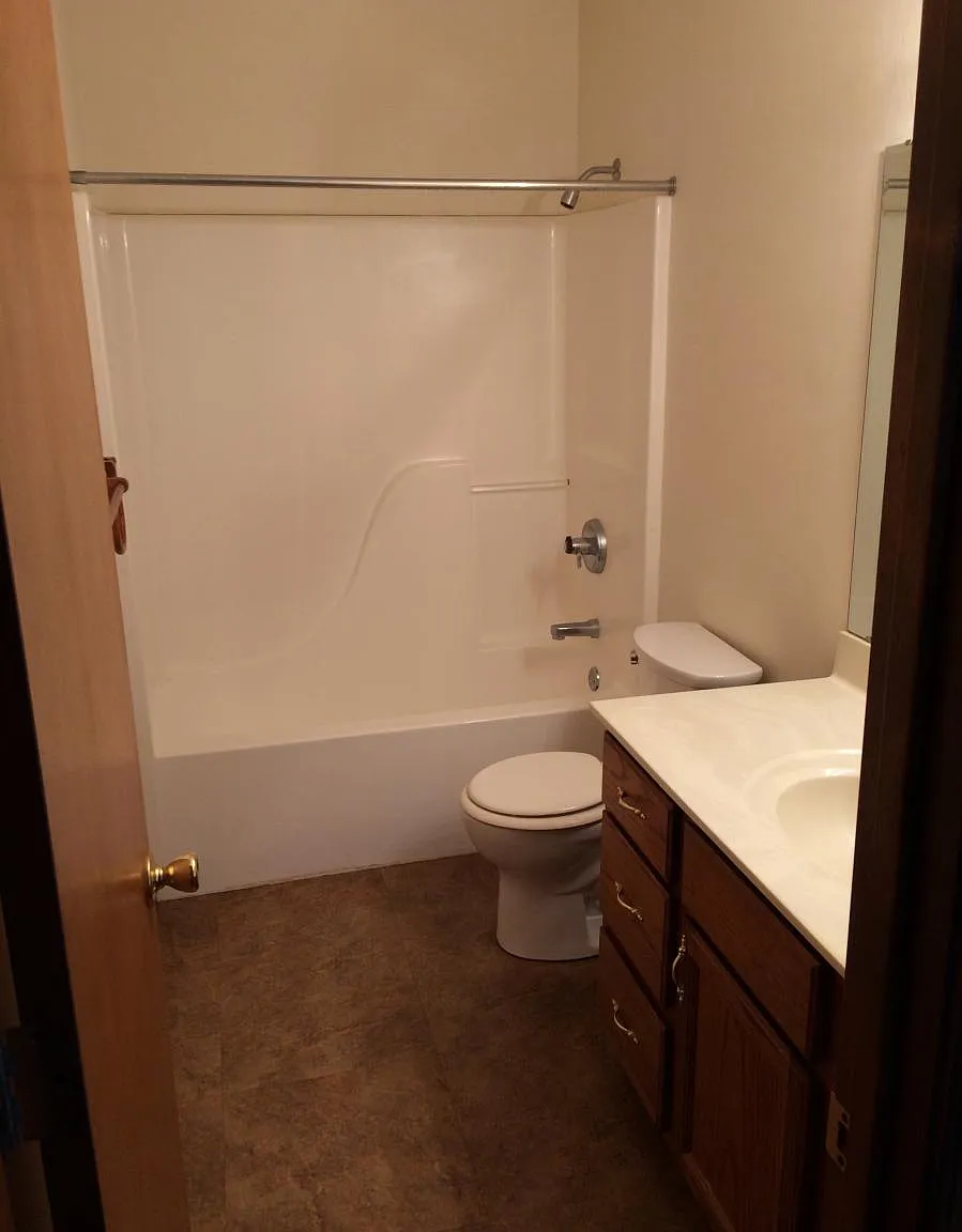 2525 Lake Pointe — Photo 4