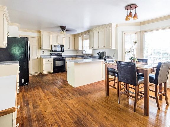 3rd image of 8621 Pulliam Ct