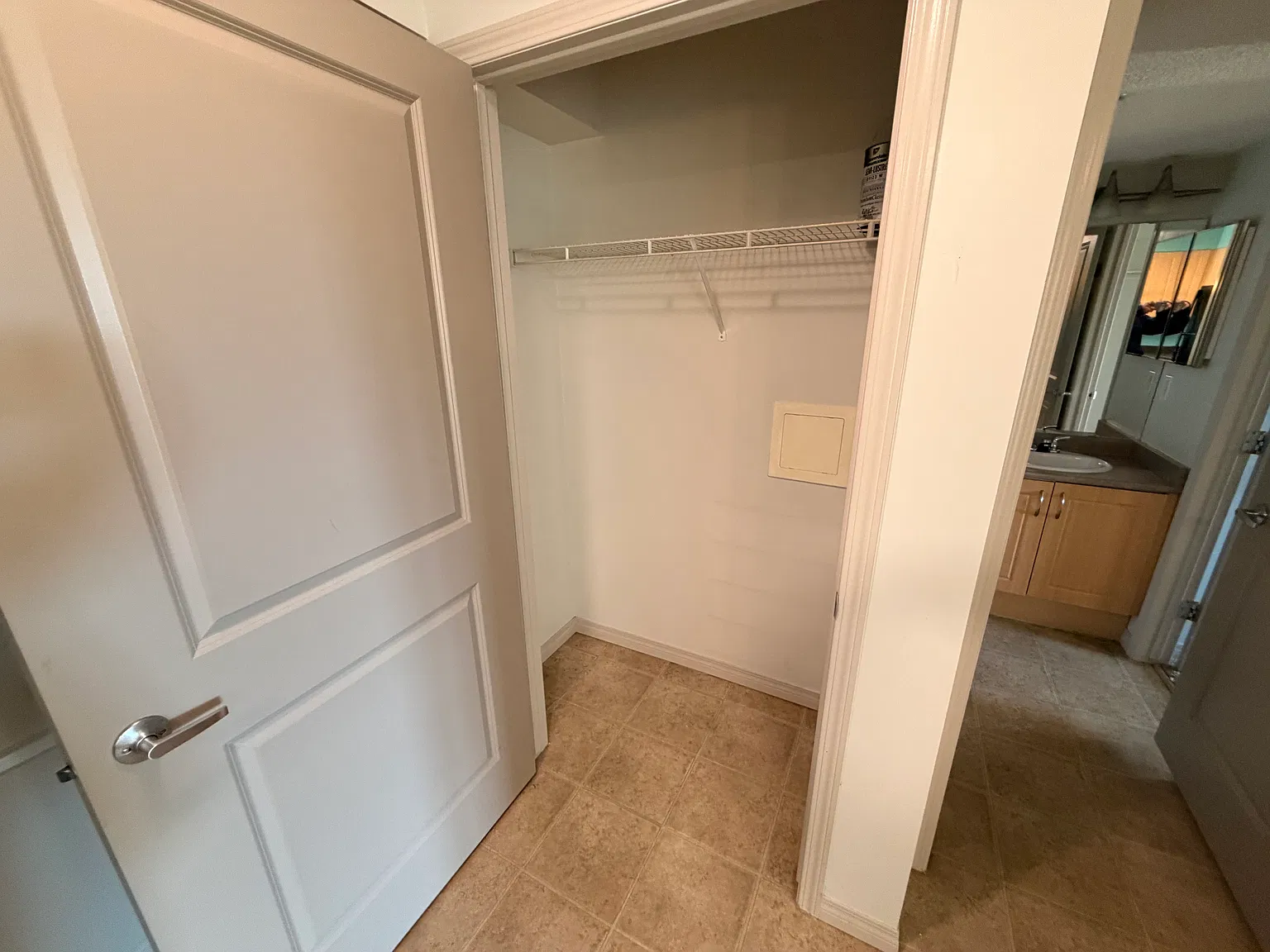 Fresh 1 Bedroom — Photo 4