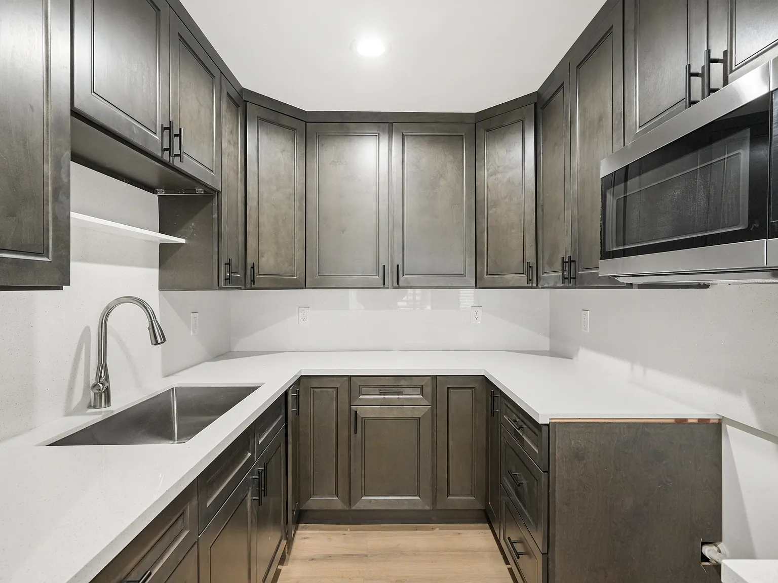 2 bed, 980 sqft, $3,000 — Photo 2